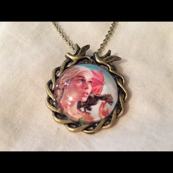 Daenerys Targaryen game of thrones bird necklace - Picture 3 of 4